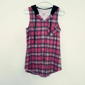 NWOT Sleeveless plaid button up top w/hood
